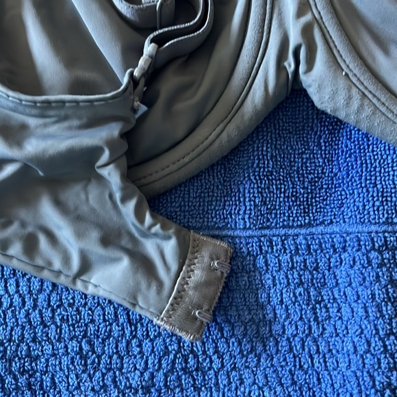 Victoria’s Secret bra 36D unlined. Dark grey - Picture 3 of 3